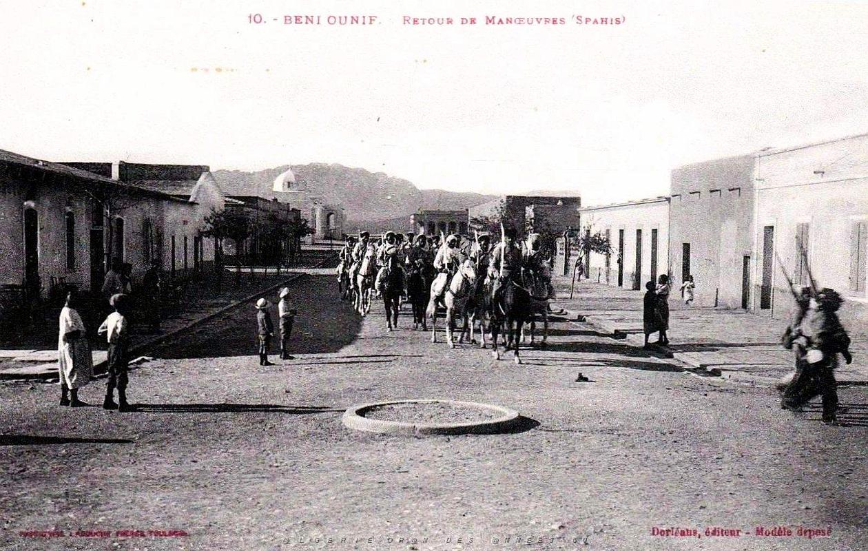 Beni-Ounif - Spahis - Retour de manoeuvres.jpg